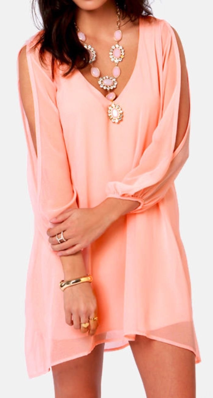 Персиковое шифоновое платье