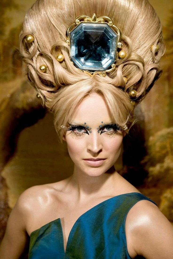 Прически в стиле Барокко современные