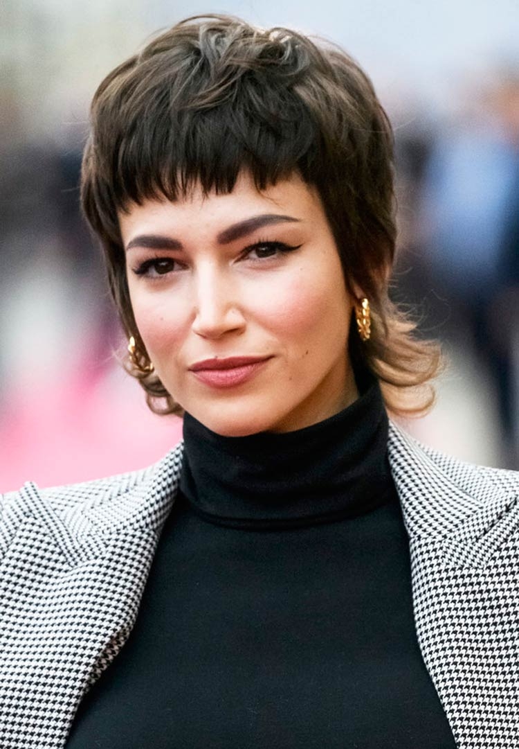 Прическа маллет 2022