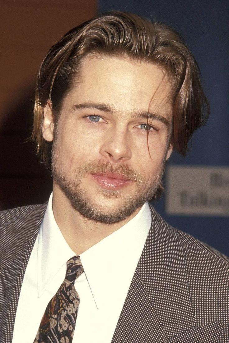 Брэд Питт с длинными волосами 2022