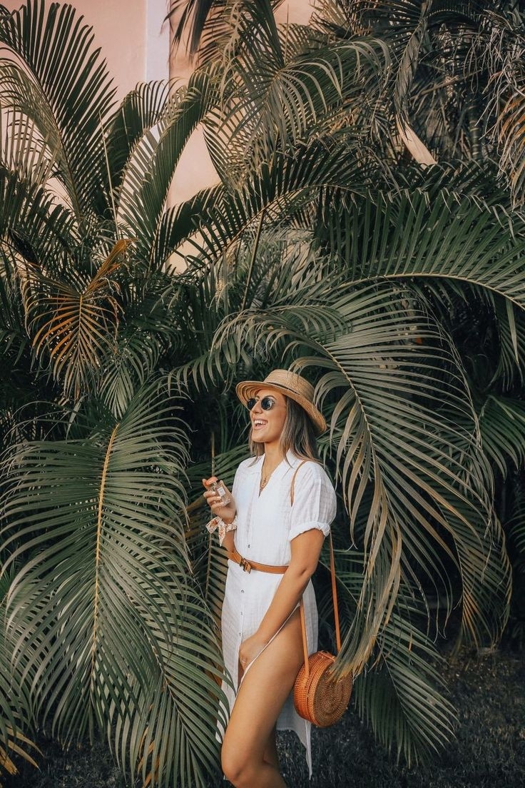 Девушка на Пальме