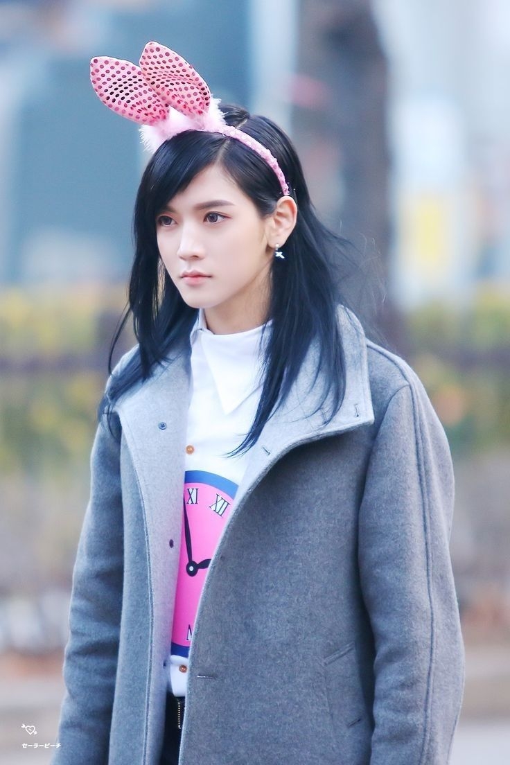 РЕН нуест длинные волосы