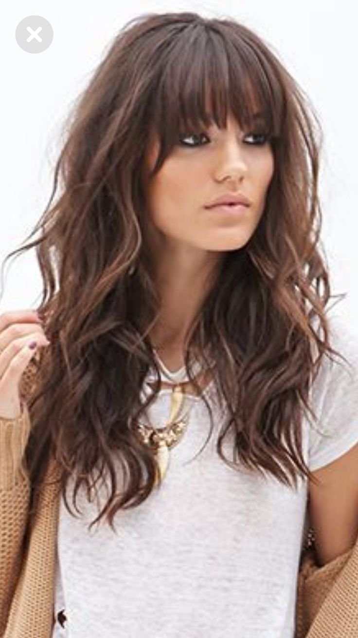 Каскад с челкой волнистых