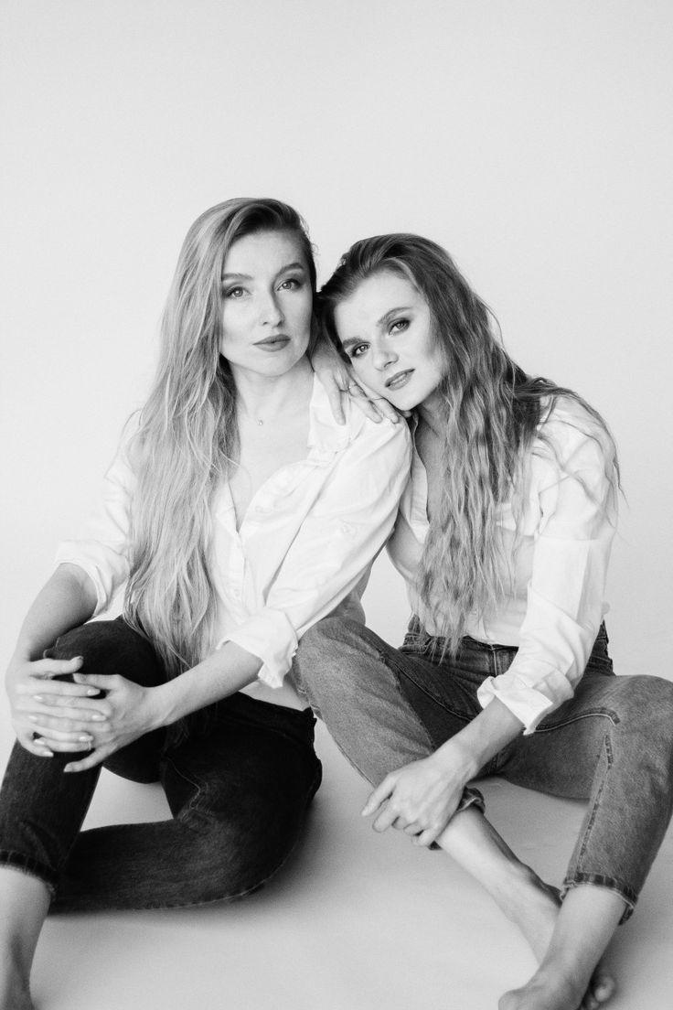 Фотосессия подруг в студии