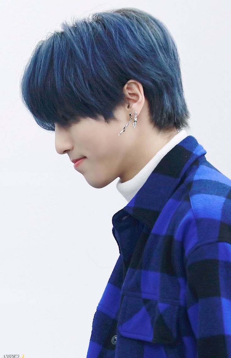 Хан Джисон с голубыми волосами