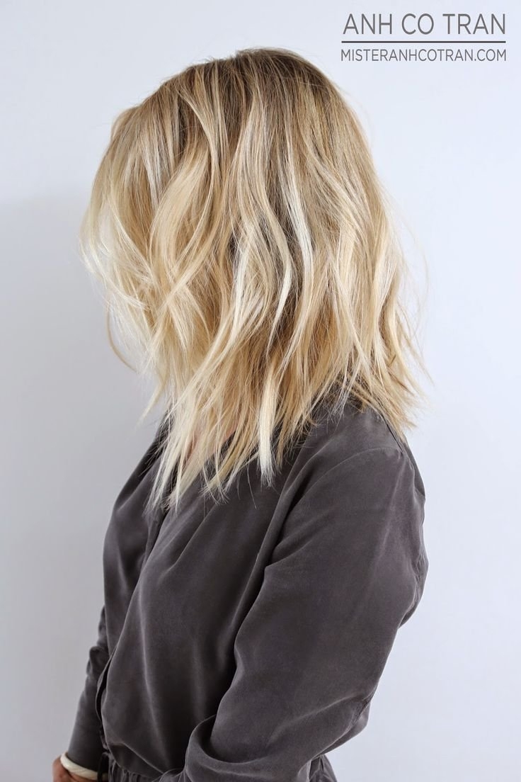 Шегги стрижка 2022 на прямые волосы