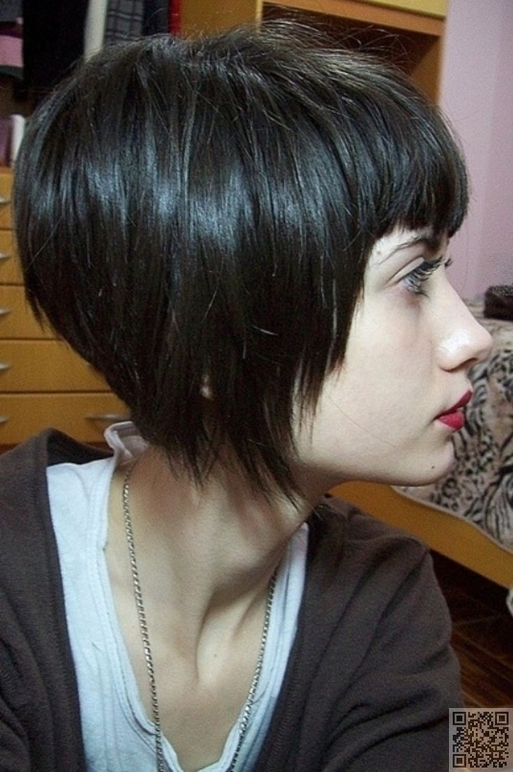Стрижка Боб каре на ножке градуированное с челкой