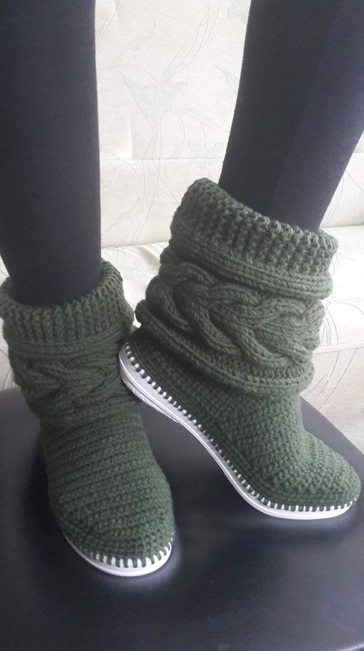 Вязаные домашние сапожки
