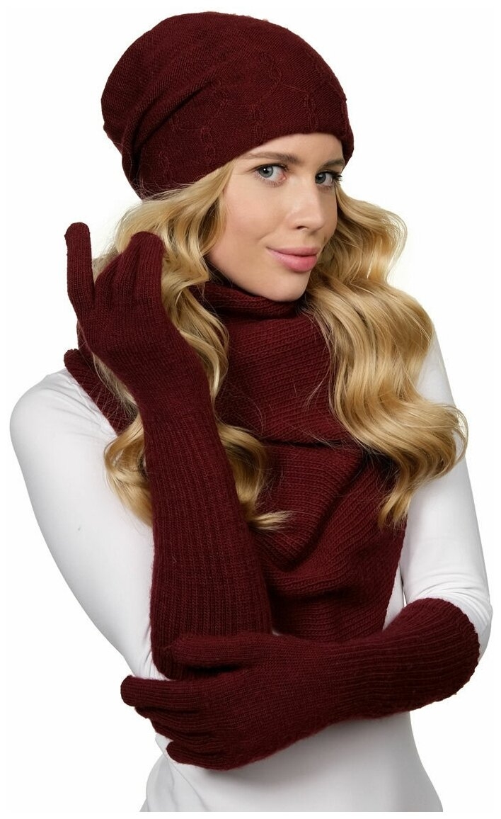 Бордовая шапка женская