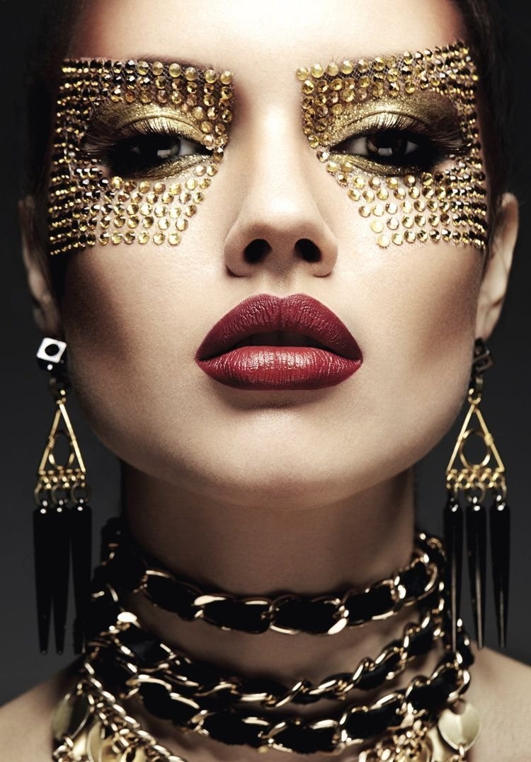 Золотой макияж