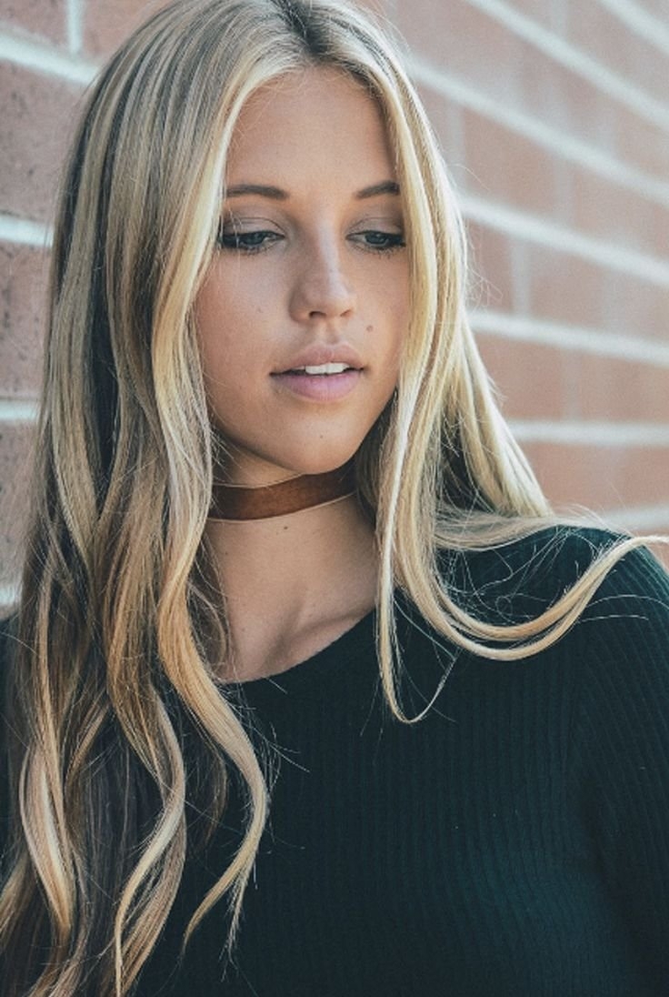 Светлые пряди у лица