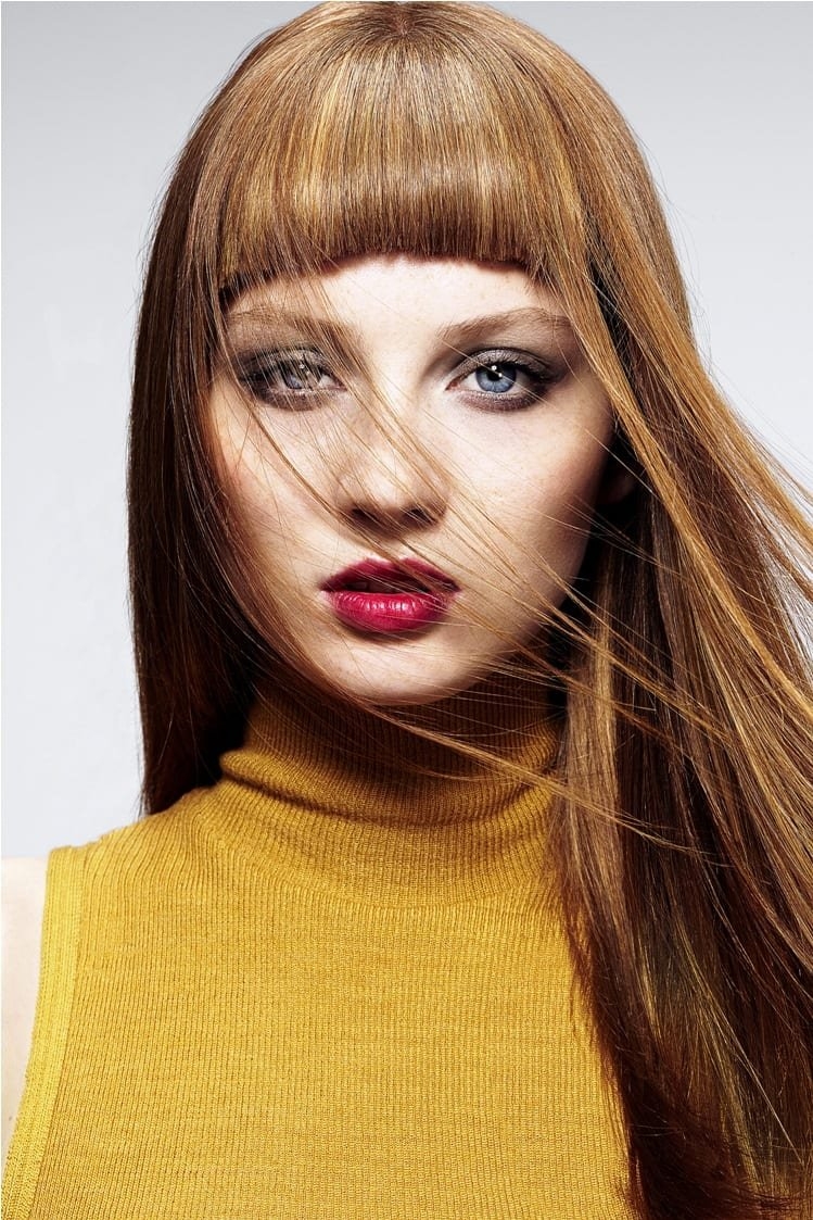 Челка углом