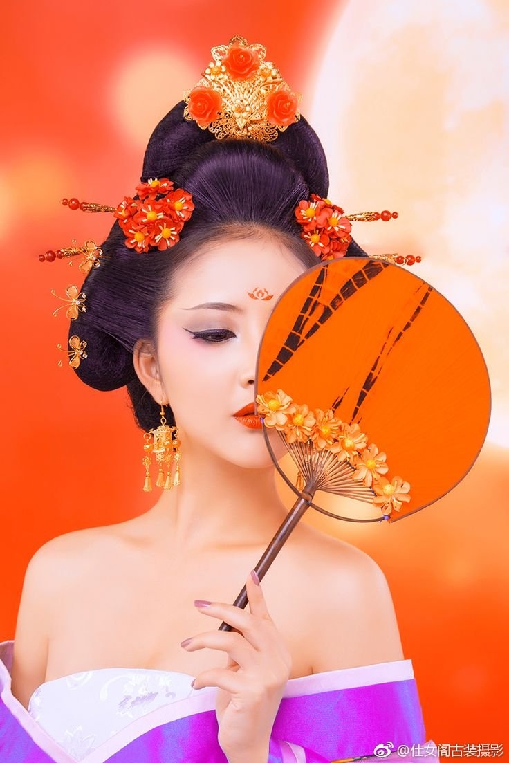 Прическа гейши разделенный персик