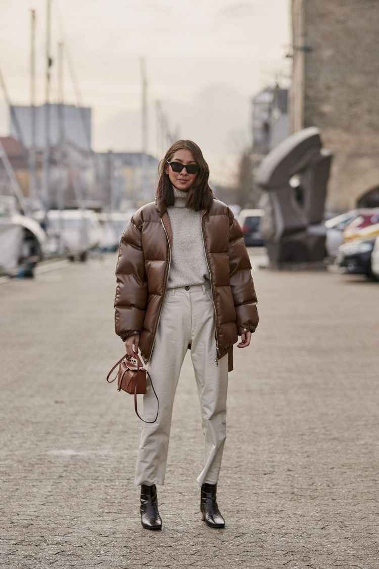 Коричневый пуховик streetstyle