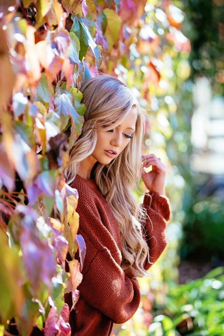 Блондинка осенью