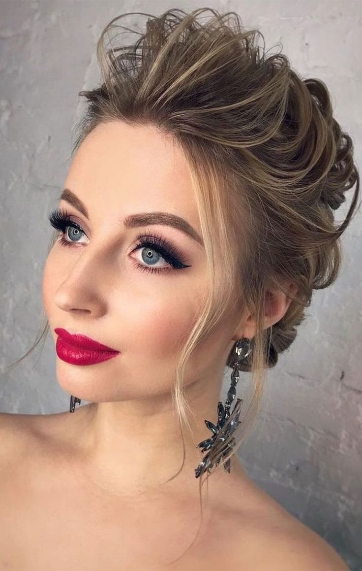 Образ макияж и прическа