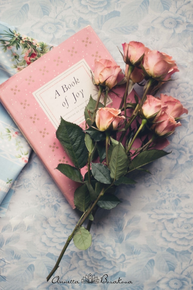 Книга с цветами