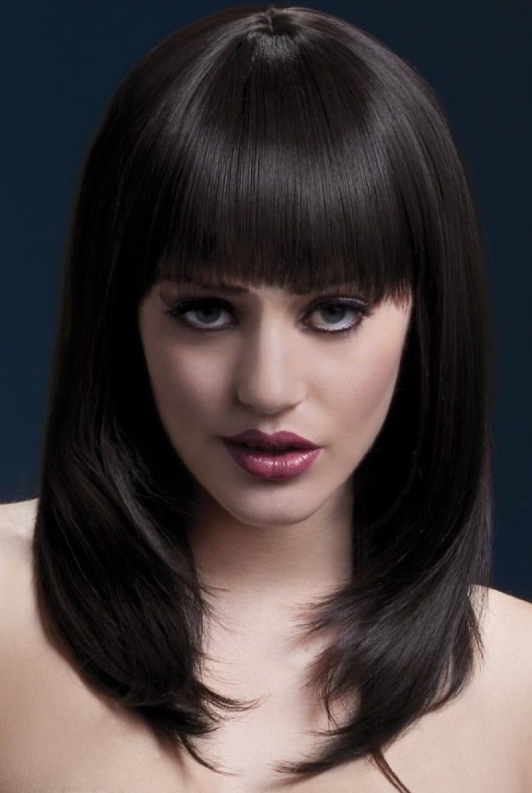 Парик брюнетки с челкой