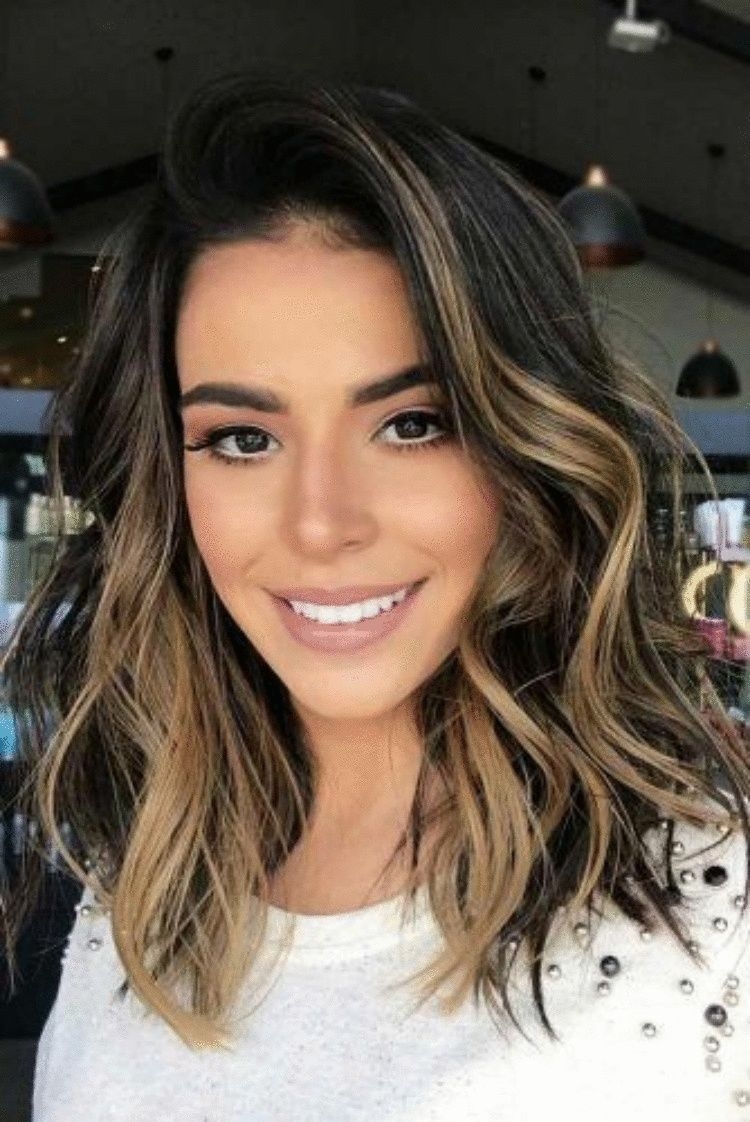 Модный балаяж 2022 на средние волосы