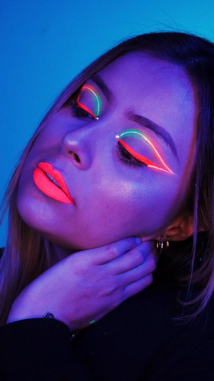Макияж неон