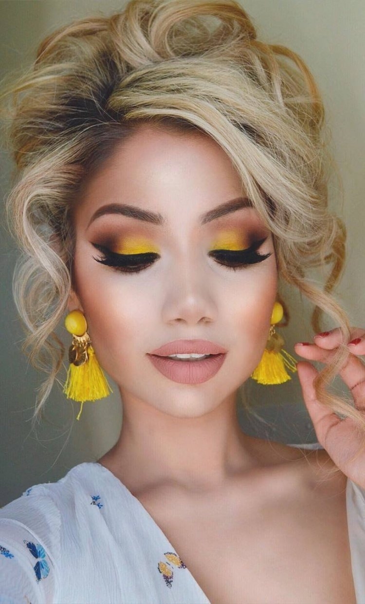 Яркий макияж