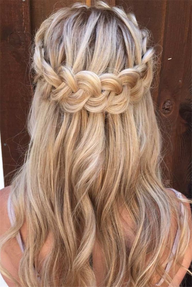 Колосок на распущенных волосах