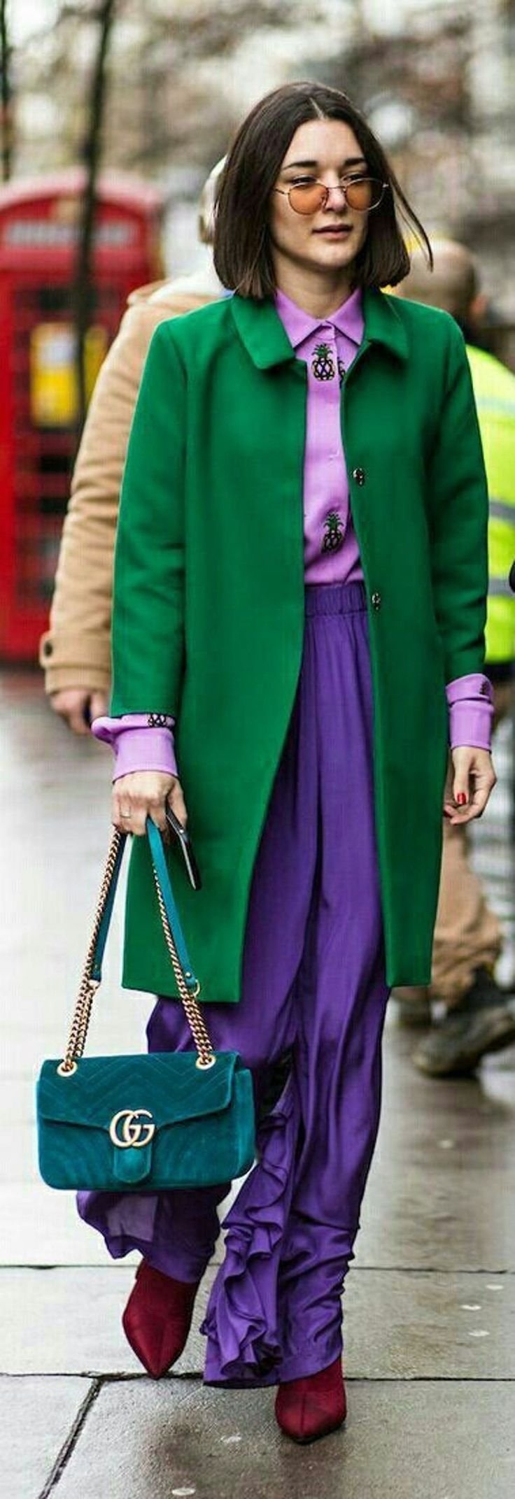 Сочетание зеленого и сиреневого в одежде