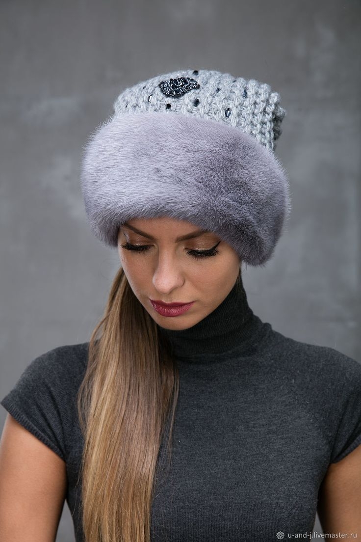 Шапка отделанная мехом
