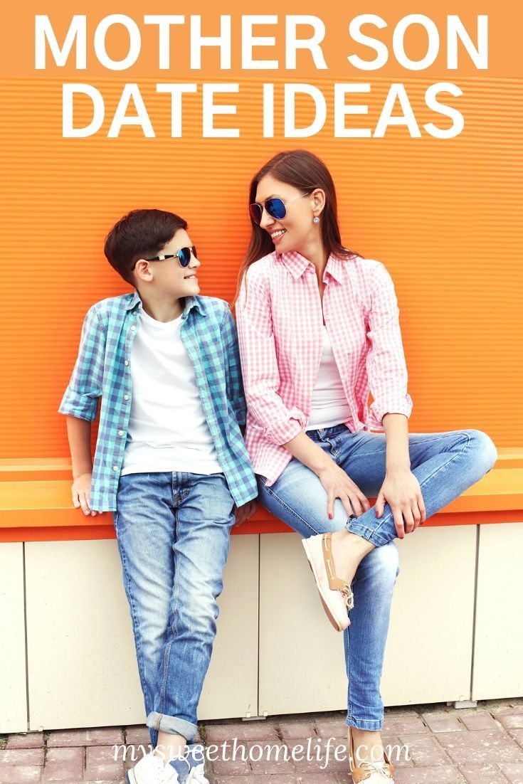 Стильные мама и сын подросток