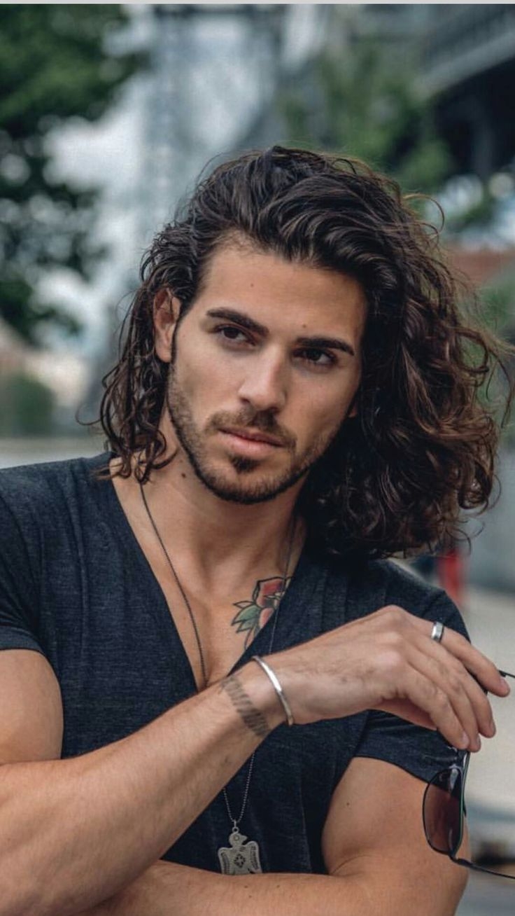 Мужские стрижки на длинные волнистые волосы