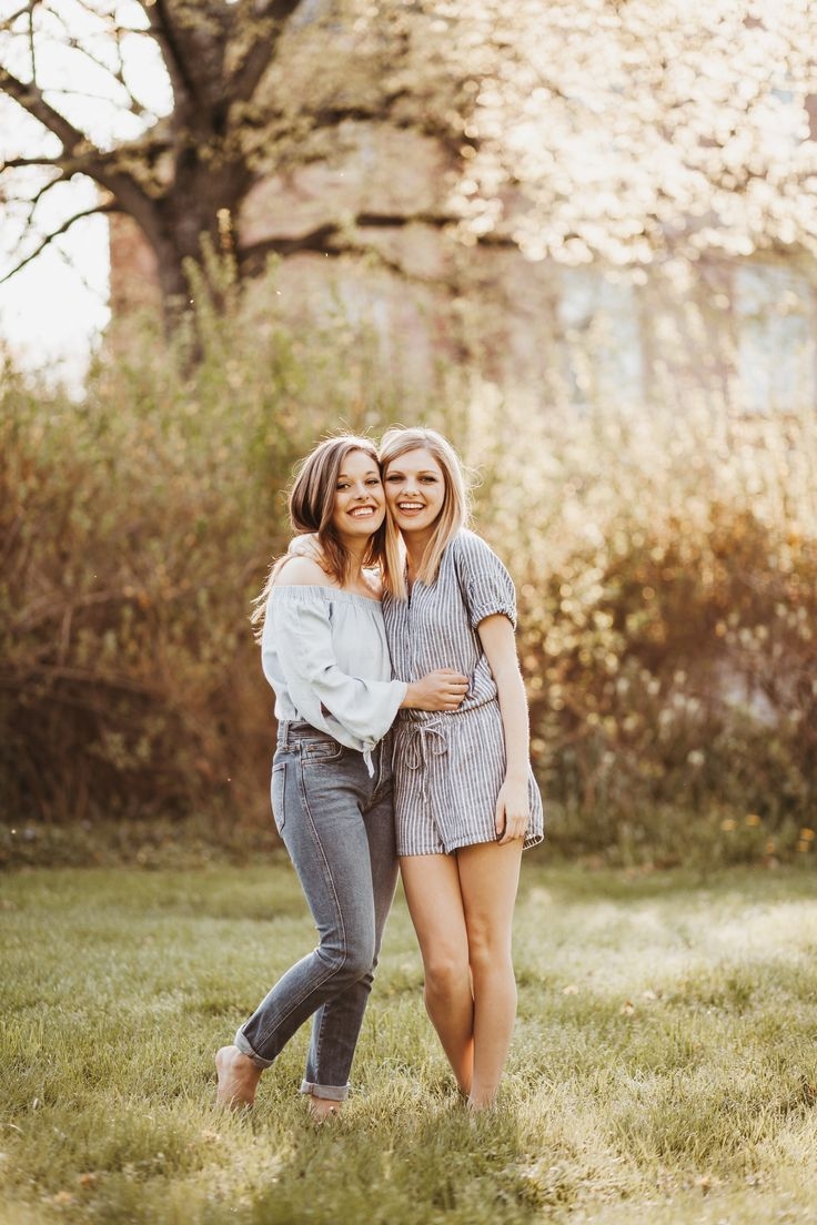 Фотосессия подруг на улице