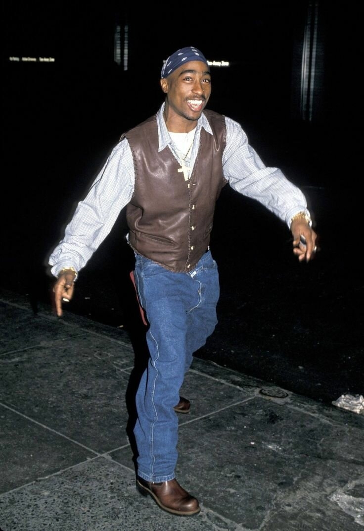 Tupac в полный рост