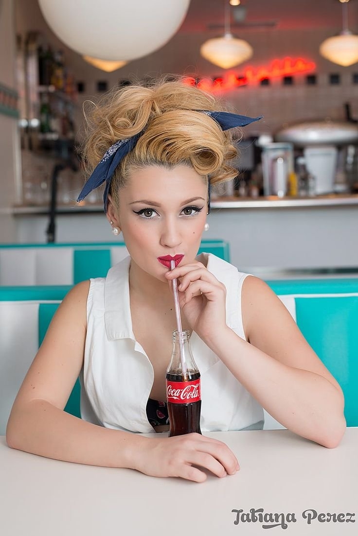 Прическа в стиле Pin up