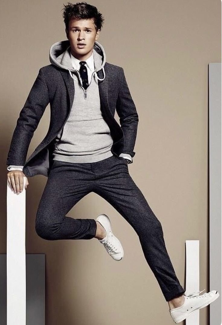 Энсел Эльгорт в полный рост