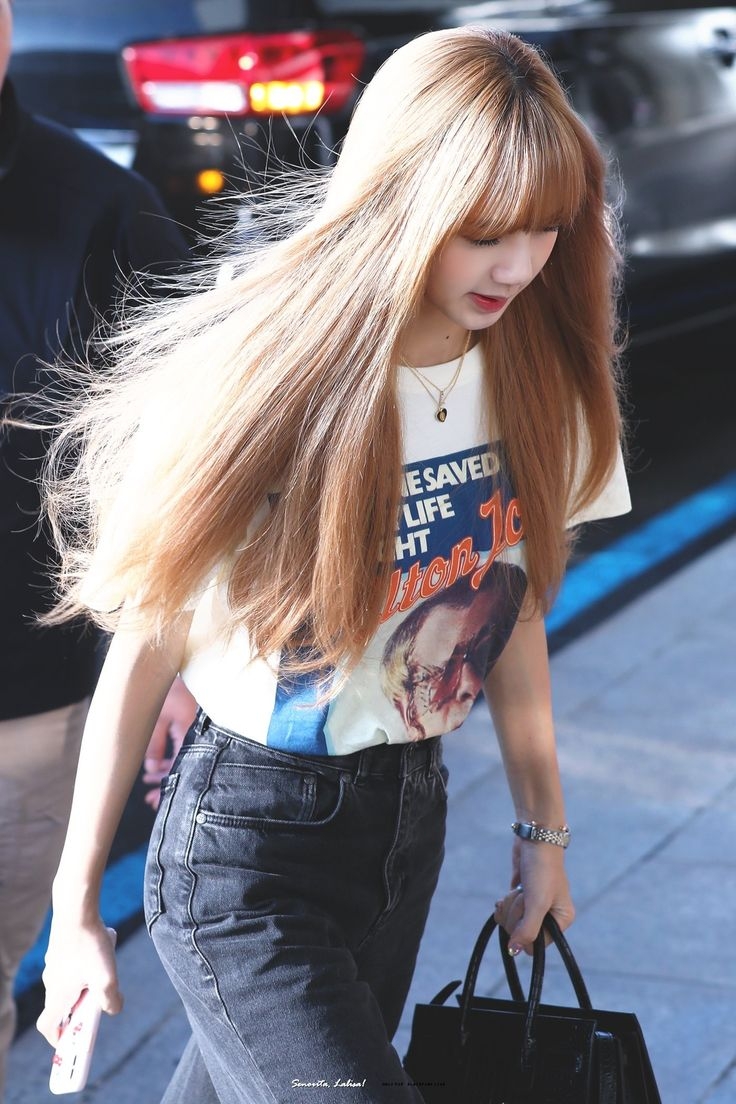 Лиса Блэк Пинк волосы