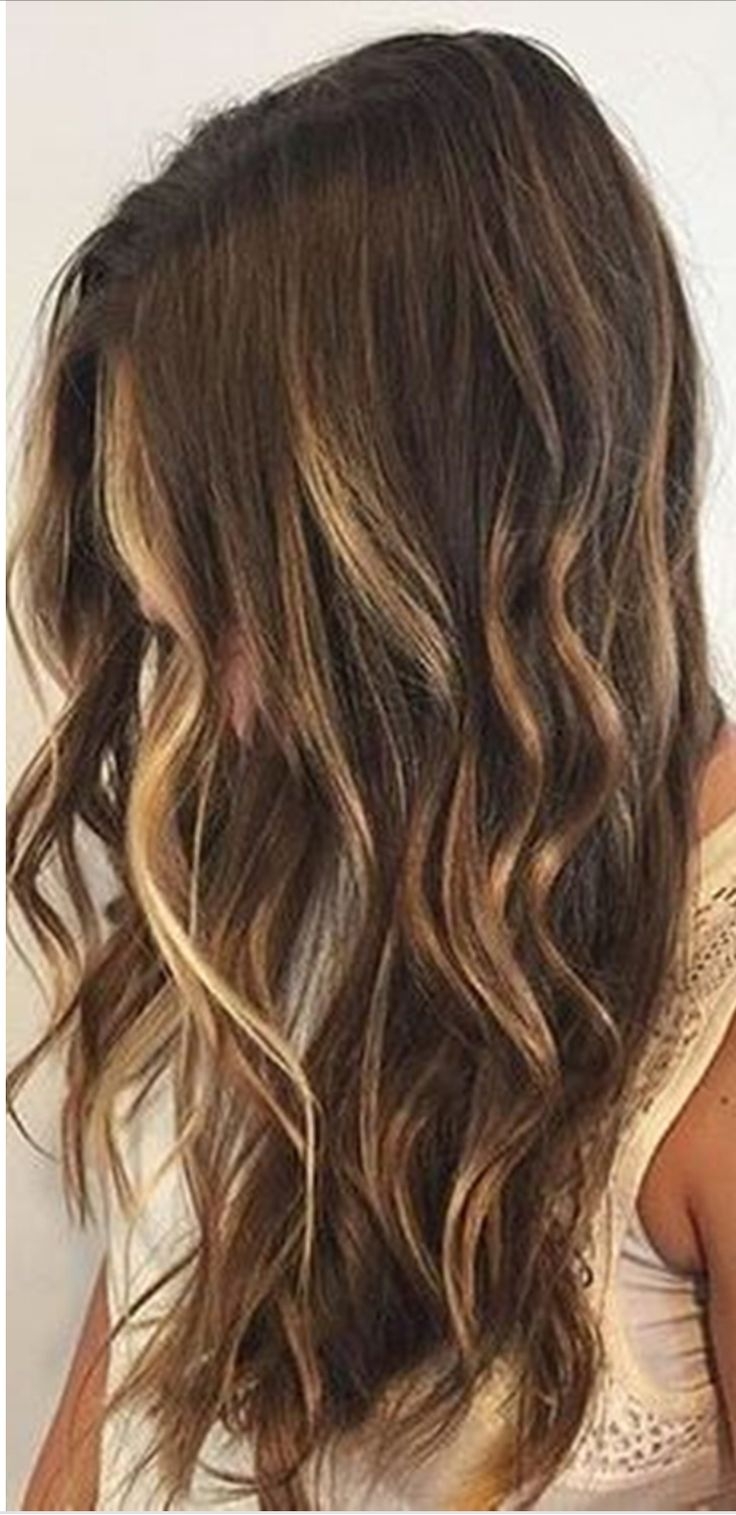 Красивое осветление волос прядями