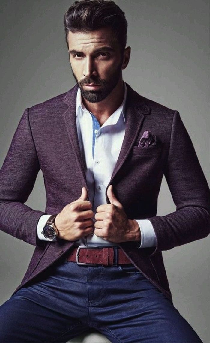 Брутальный мужчина в костюме