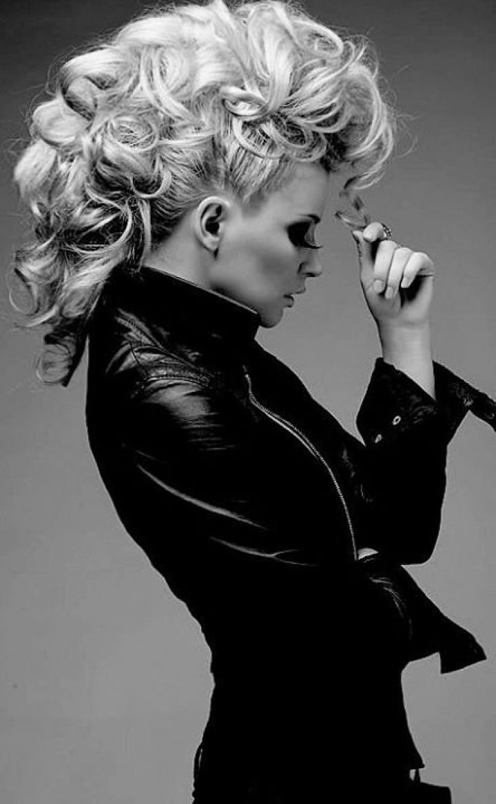 Дерзкие прически на средние волосы