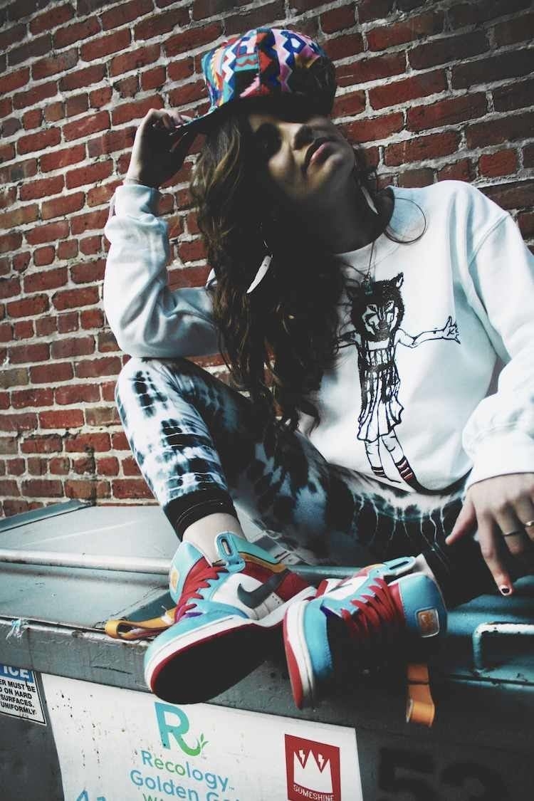 Девушка в стиле рэп