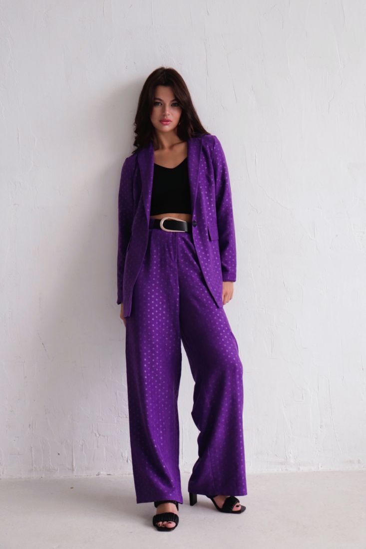 Цвет брусника в одежде