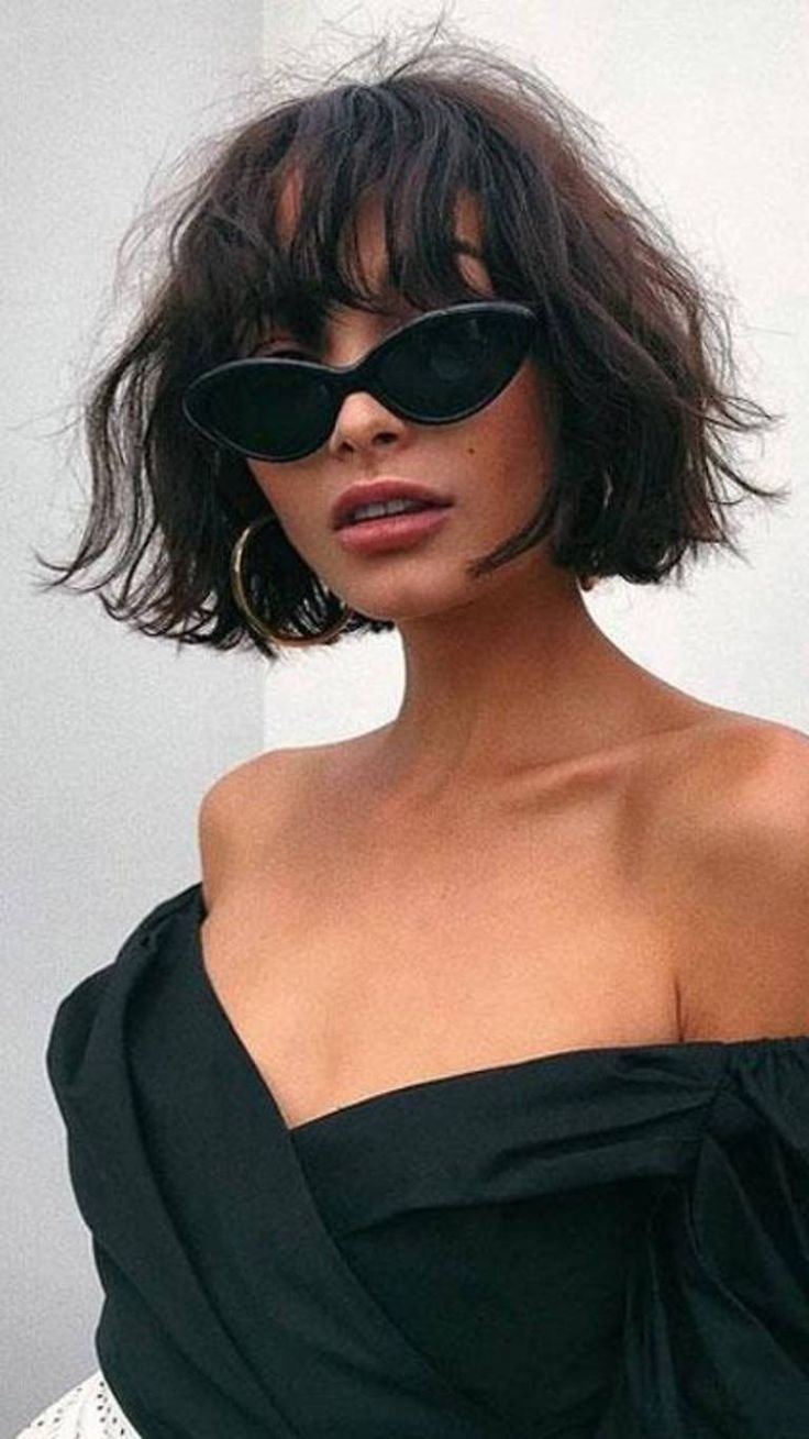 Короткое каре с челкой шторкой