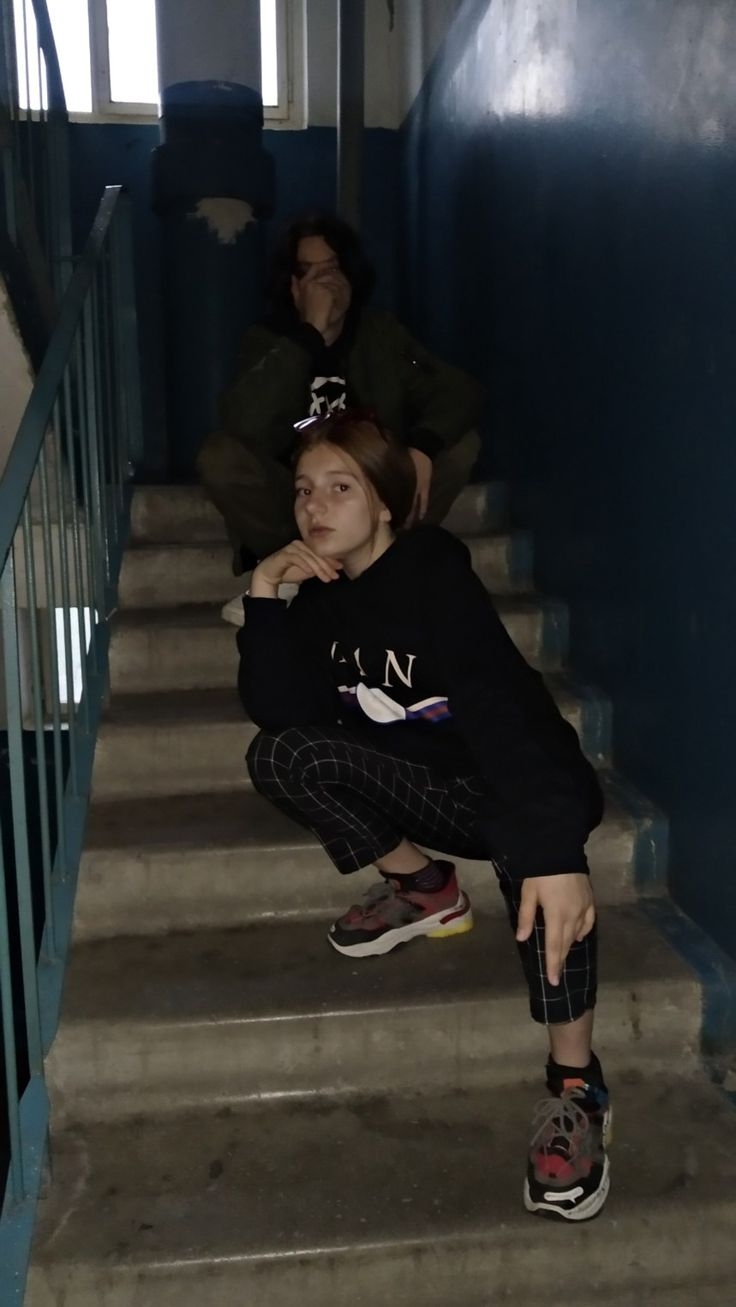 Фото подростков в подъезде