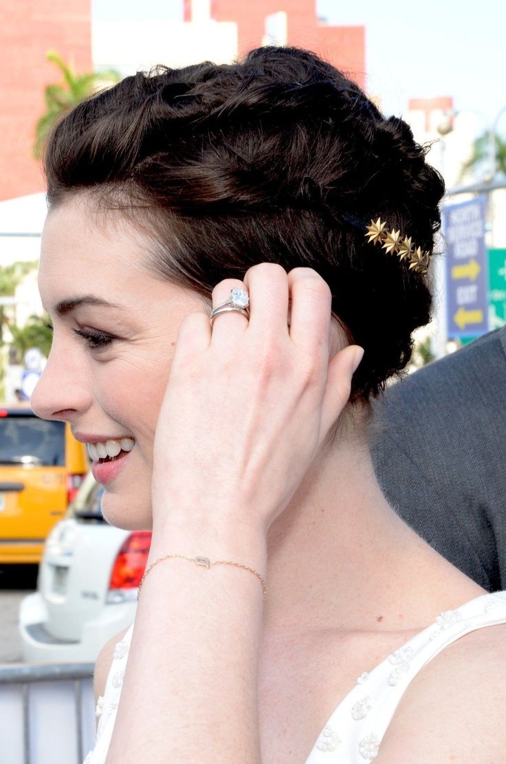 Оригинальные прически на короткие волосы