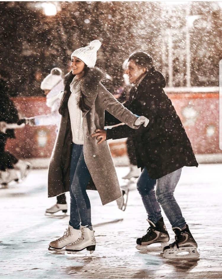 Пара на катке