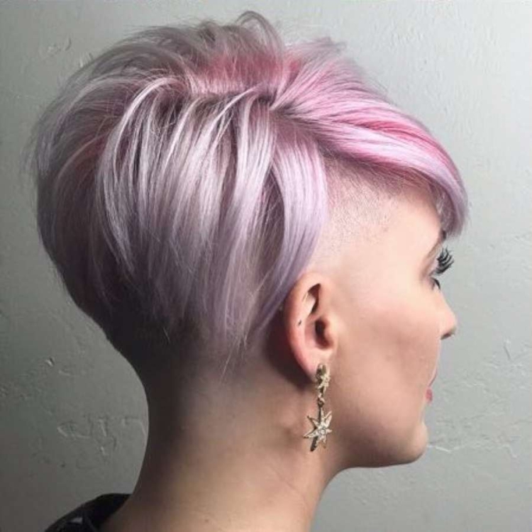 Боб с выбритым затылком