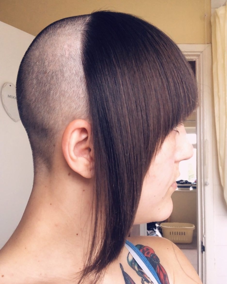 Боб с выбритым затылком