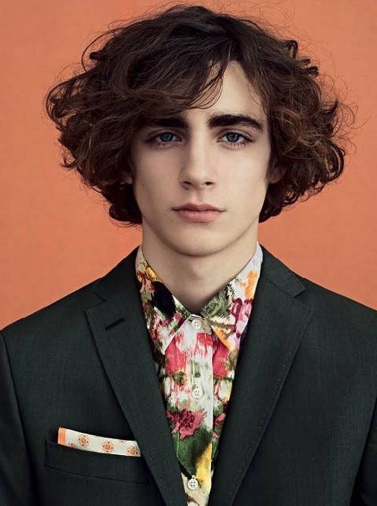 Парни с вьющимися волосами