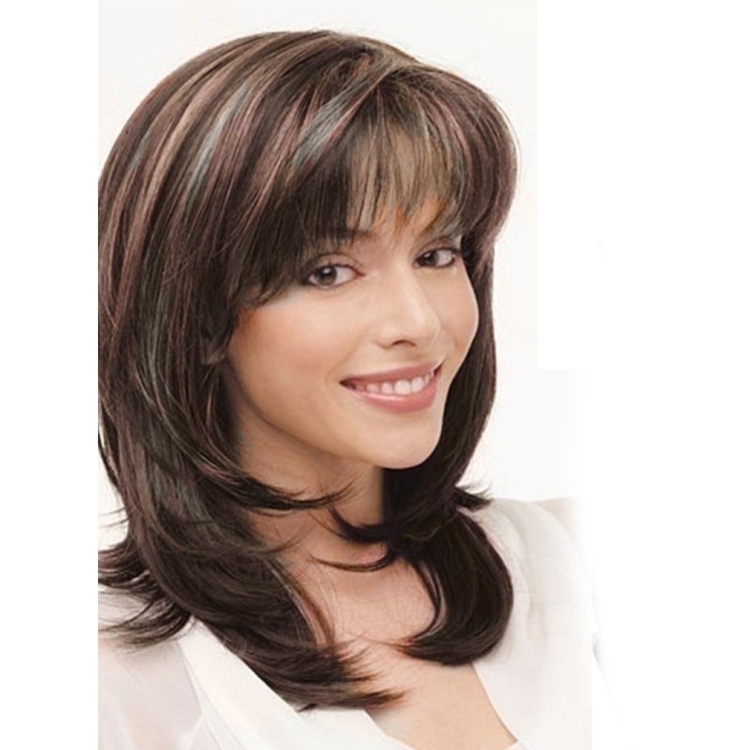 Стрижка Каскад на средние волосы с челкой