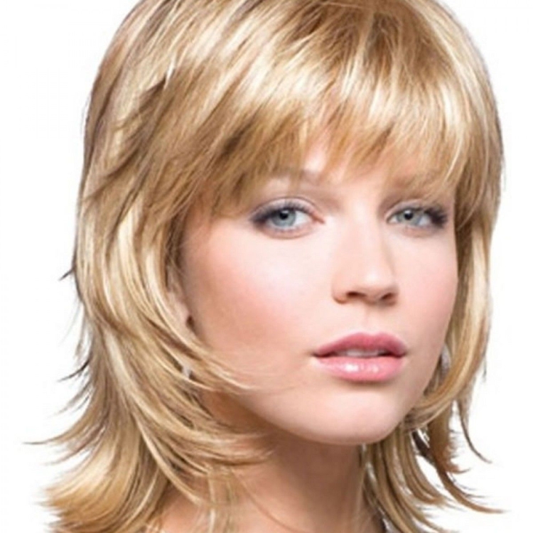 Стрижка Каскад на средние волосы