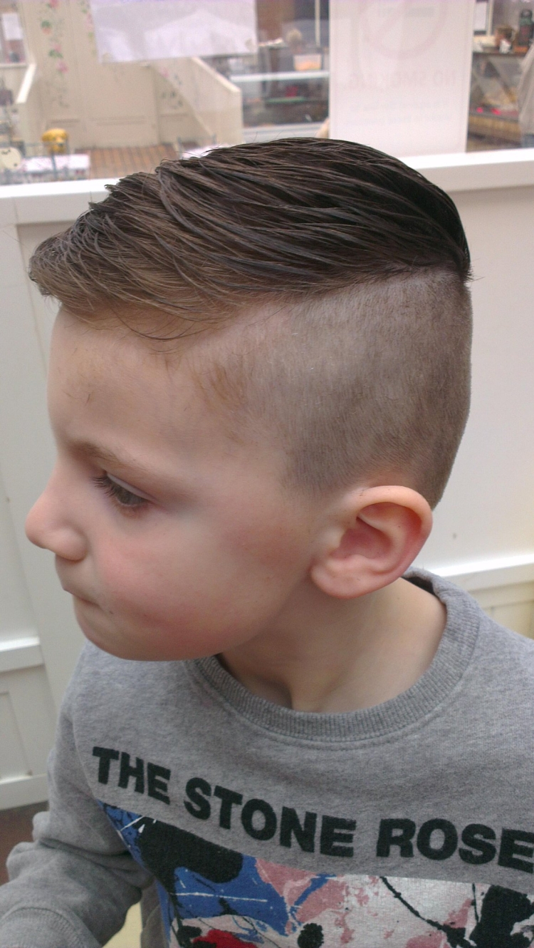Детская стрижка мальчику полубокс